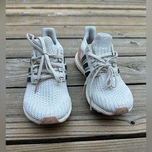 NEVER WORN — ADIDAS ULTRA BOOST WOMEN